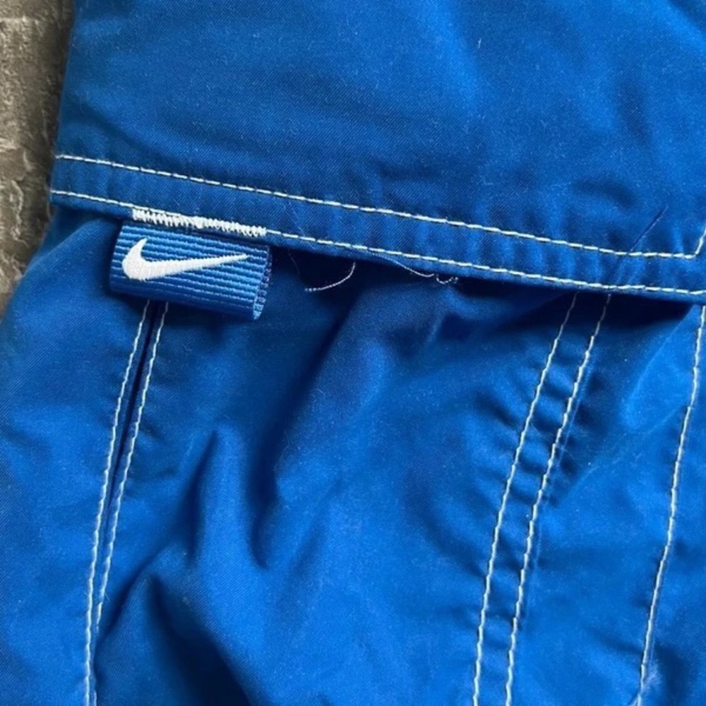 Nike Men’s Blue and White Cargo Swim Shorts - Picture 4 of 5
